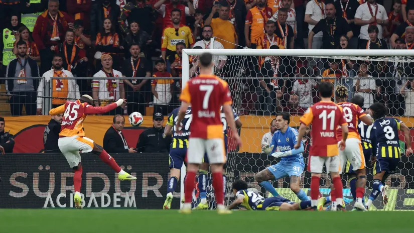Gol Viktora Osimena (Galatasaraj) protiv Fenerbahčea